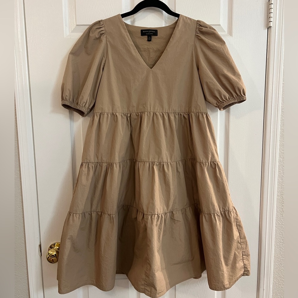 *SOLD* Banana Republic Flowy Puff Sleeve Tiered Tan Dress - Women’s XS